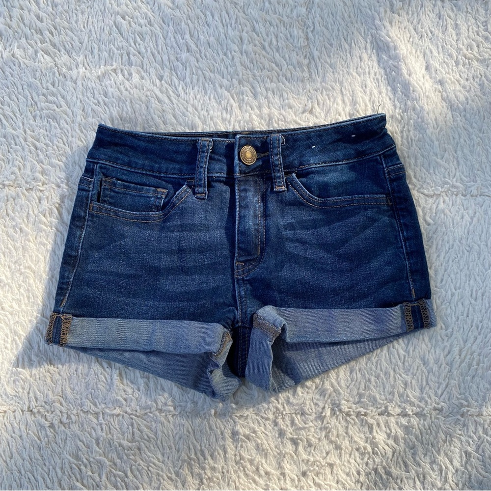 Juniors' SO Low-Rise Shortie Shorts dark wash size 1